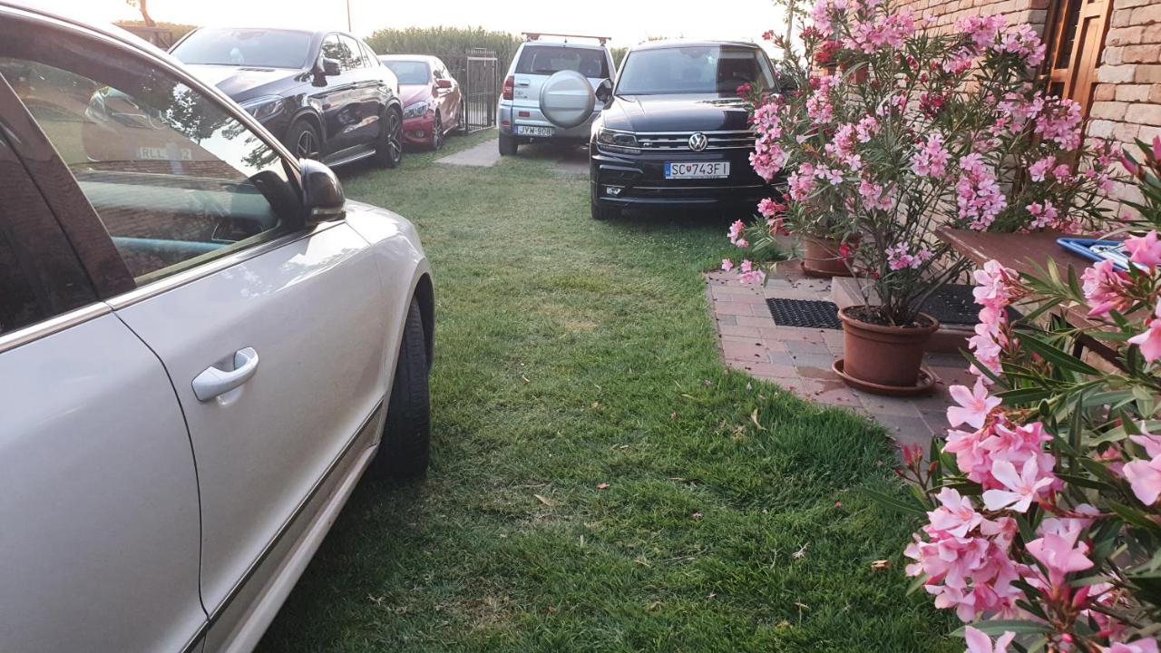 Wellapartman Zamárdi Esterno foto